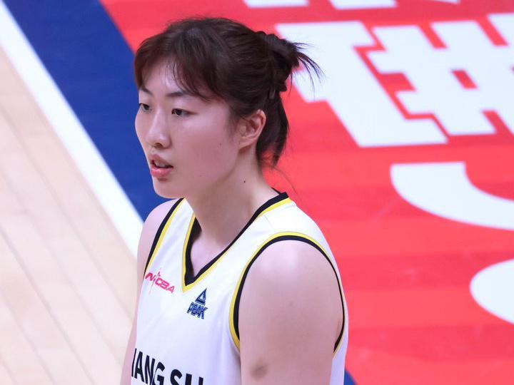 开云新版-轰16分+4记三分！中国女篮24岁1米86王牌真稳：未来闯荡WNBA？